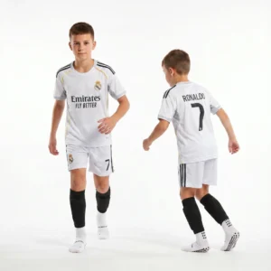 Ronaldo apranga vaikams futbolui - MADRID